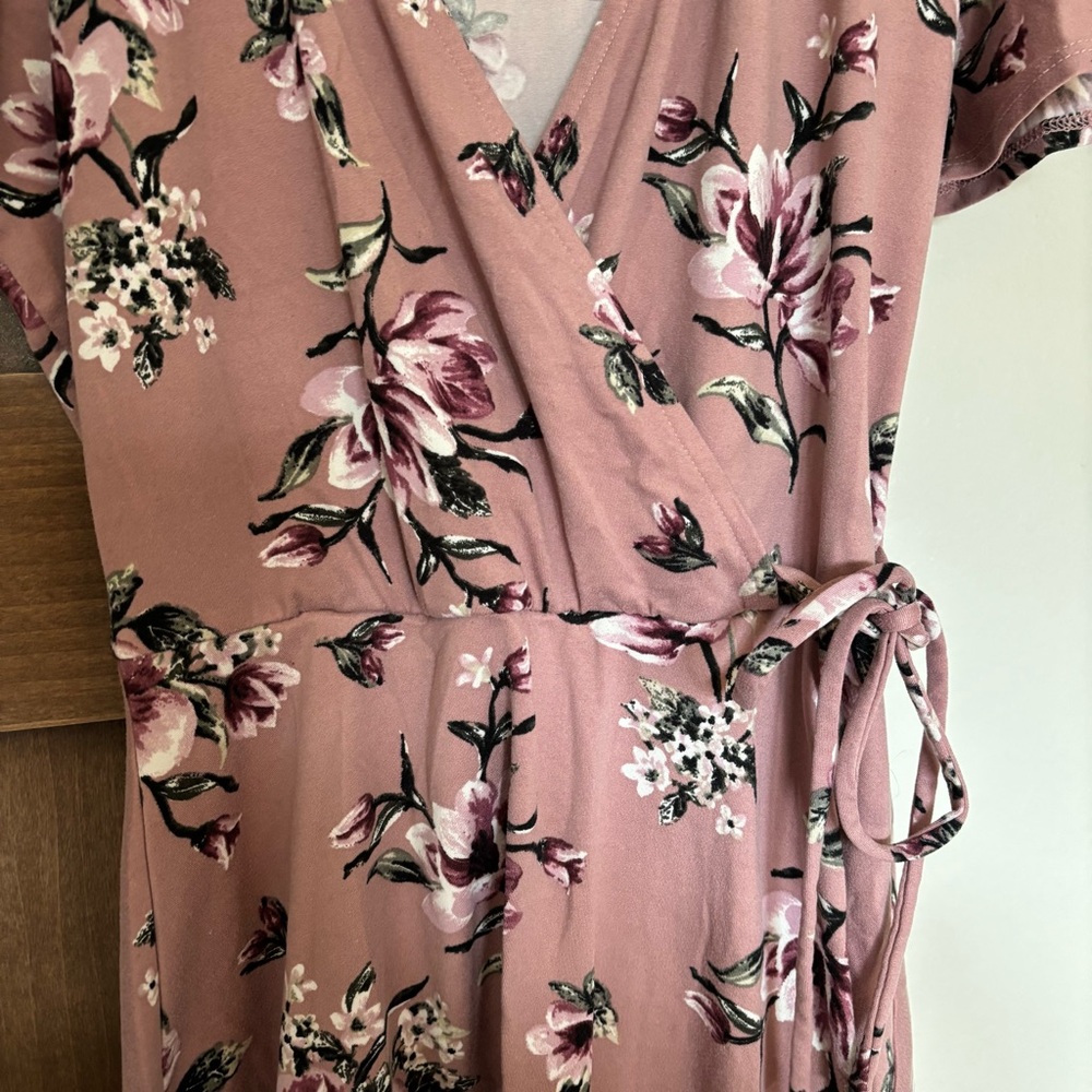 iZ Byer Mauve Pink Purple Floral Wrap Dress Size XS - Picture 3 of 4